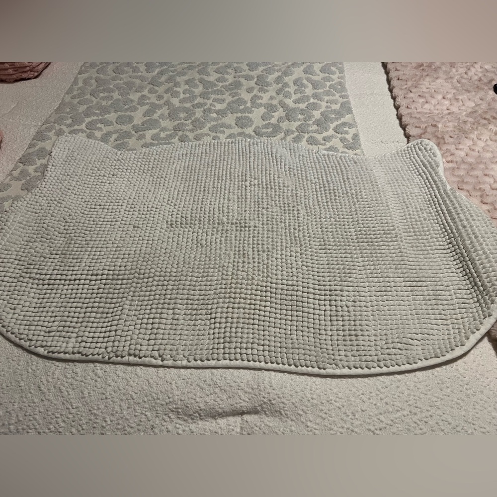 Soft Textured Bath Mat, cat face shape
